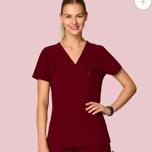 Mandala 1 pocket scrub top - size medium - color wine - NWT